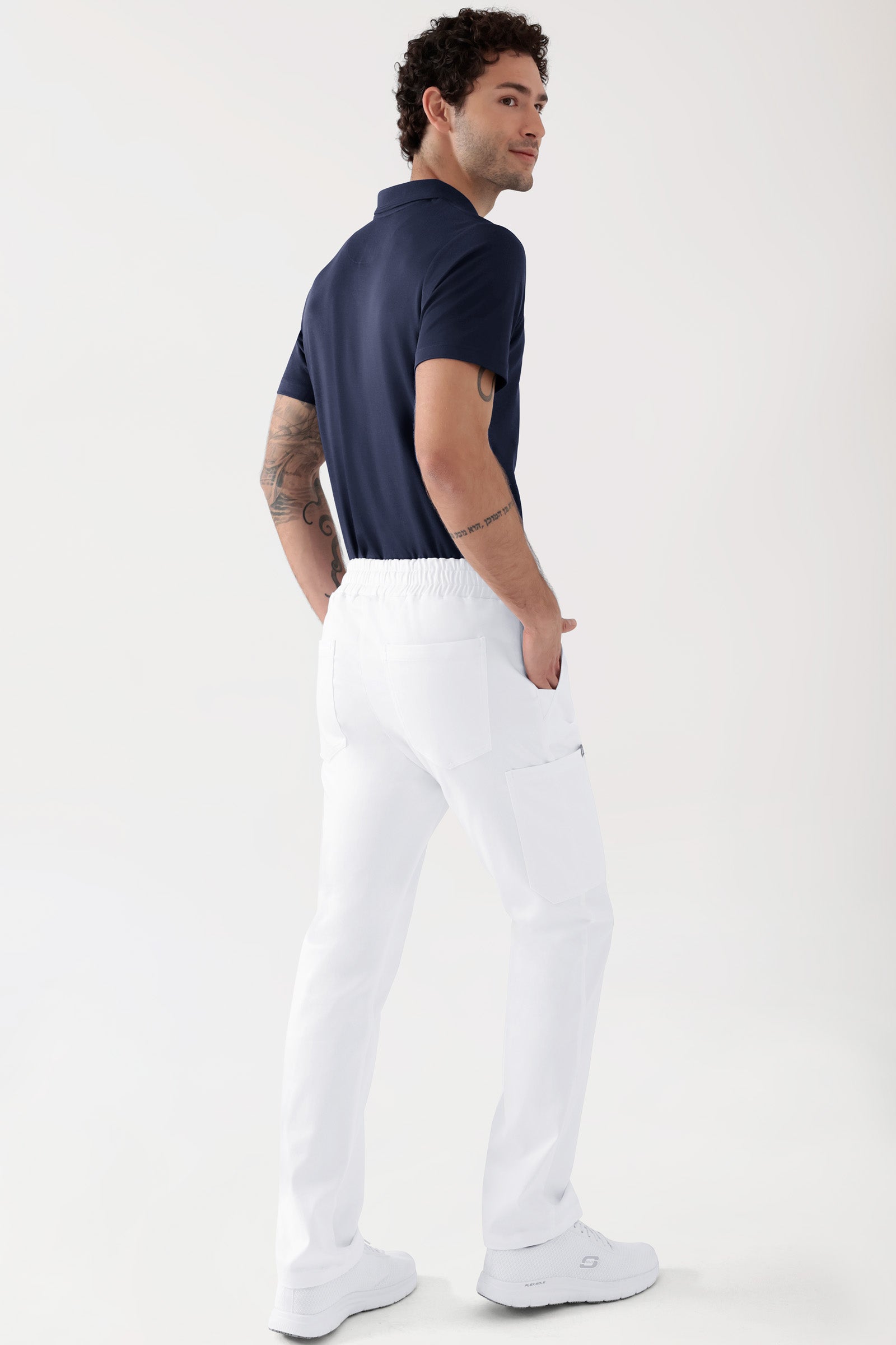 COMFY FLEX Stretch Hose Unisex - 1/1 Länge weiß, Rückansicht Das Model ist 188 cm groß und trägt Größe M