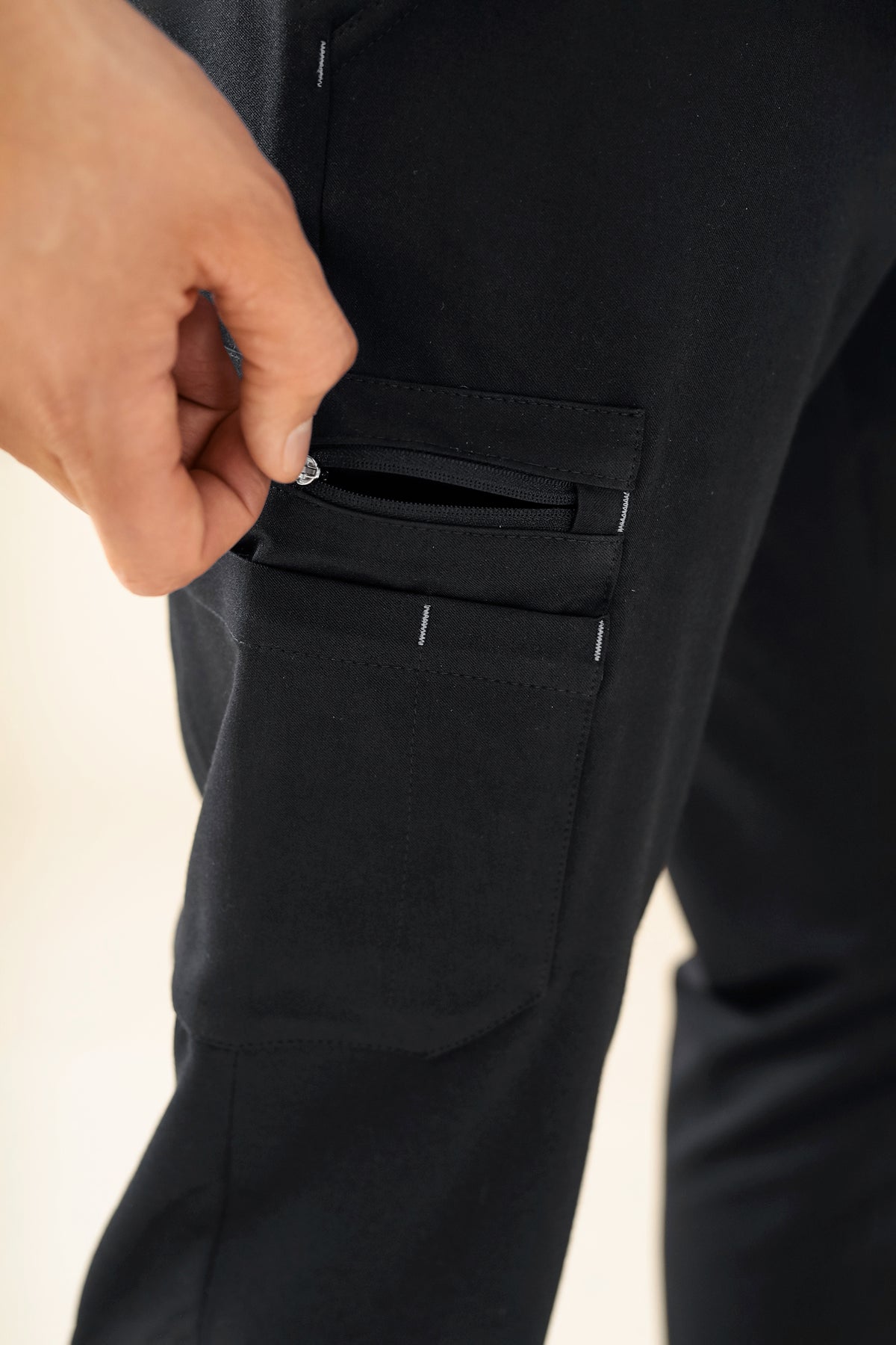 KAERE Hose Herren - Saumbündchen mit Beintaschen schwarz