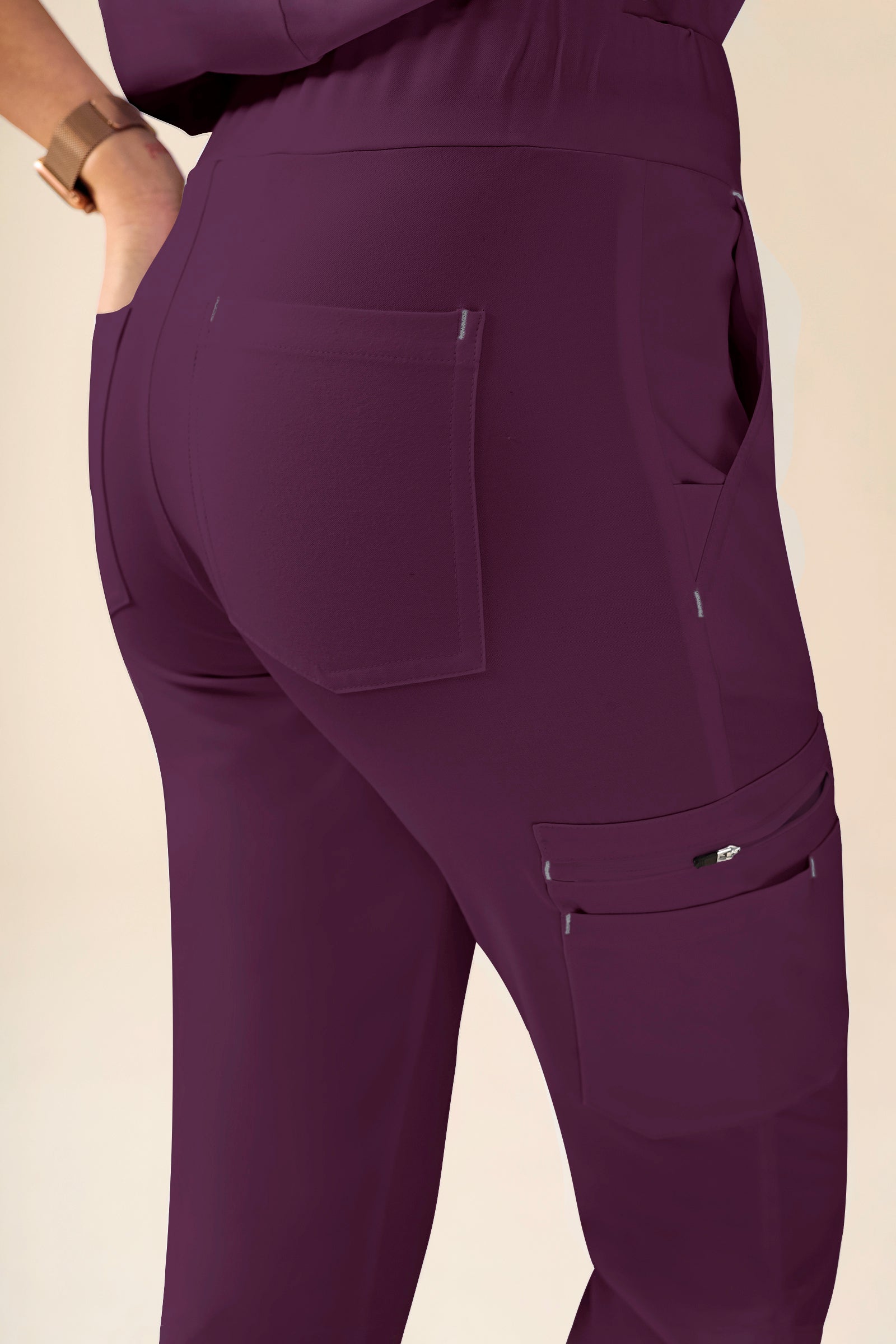 KAERE Hose Damen - Saumbündchen mit Beintaschen pflaume