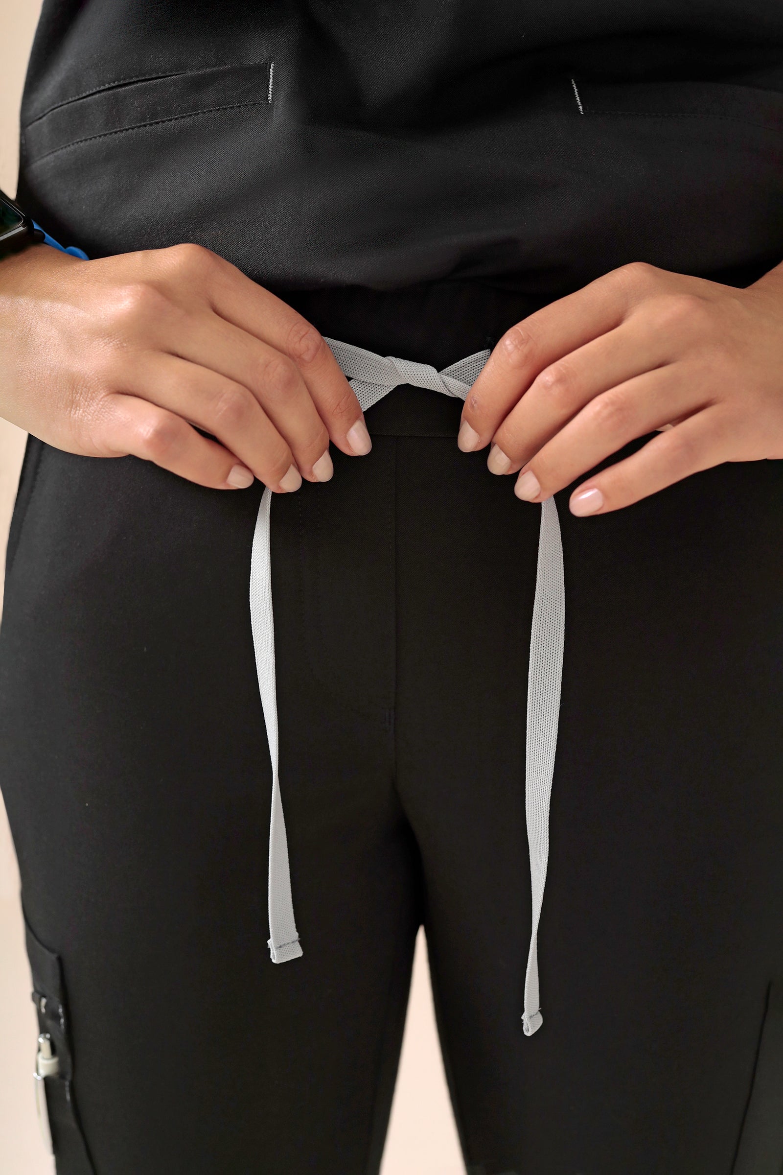 KAERE Hose Damen - Saumbündchen mit Beintaschen schwarz