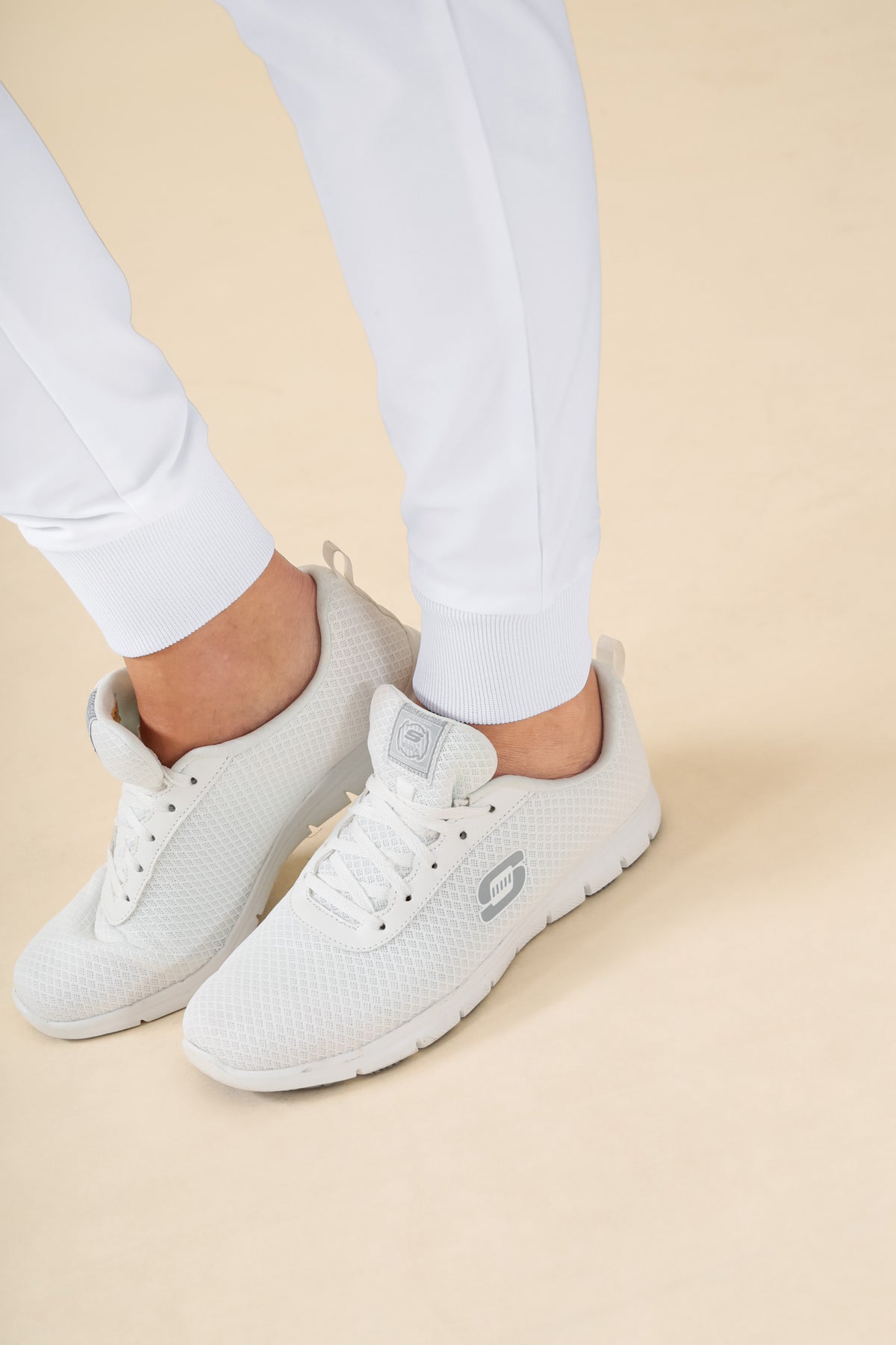 KAERE Hose Damen - Saumbündchen ohne Beintaschen weiß