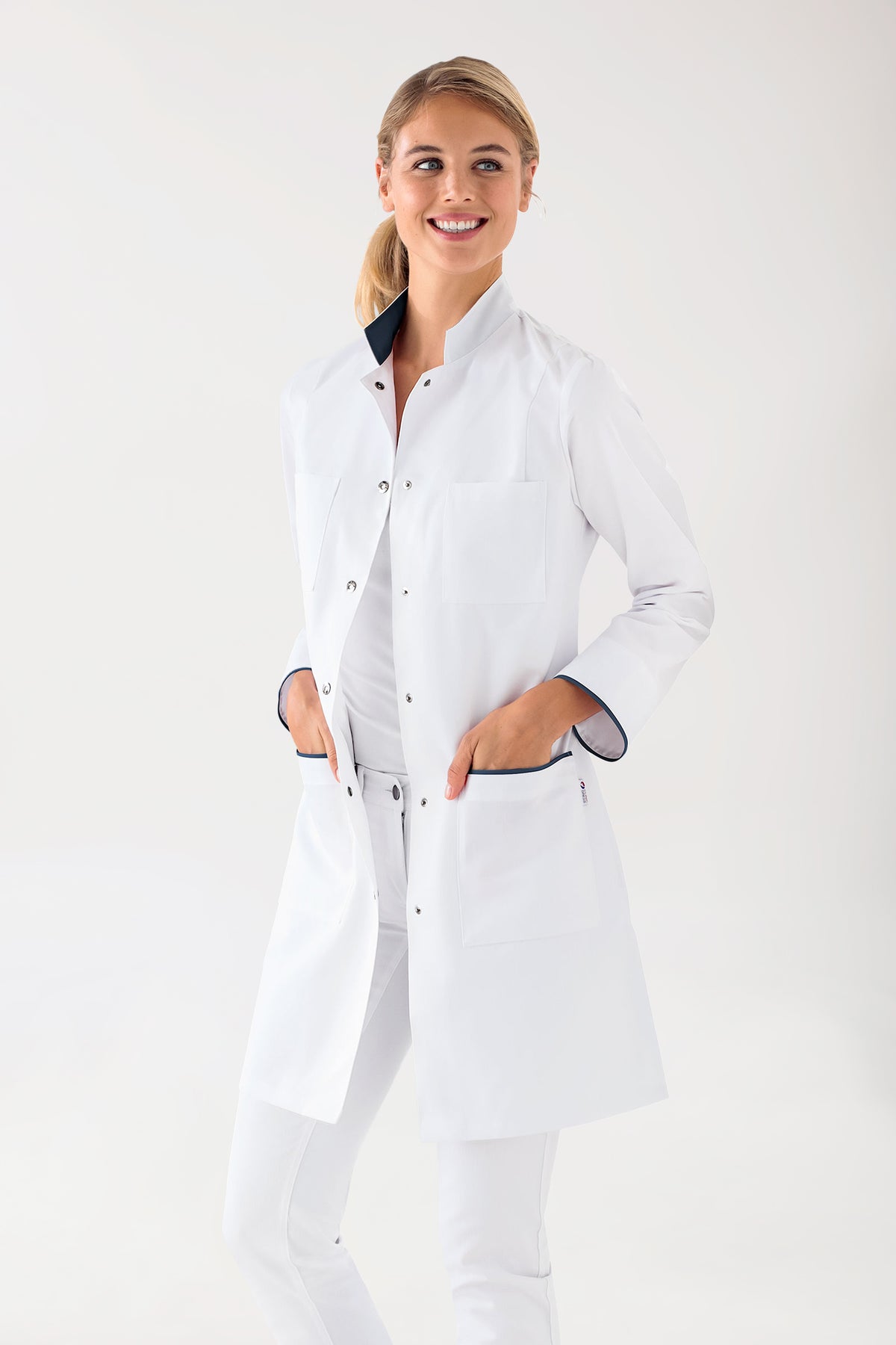 Kurzmantel Damen - Stehkragen weiß/navy, Vorderansicht