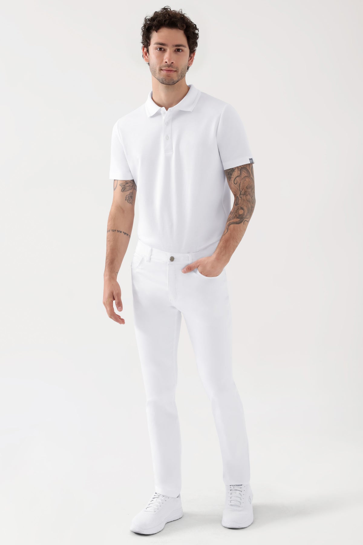 COMFY FLEX 5-Pocket Hose Herren - schlankes Bein weiß, Vorderansicht Das Model ist 188 cm groß und trägt Größe 48