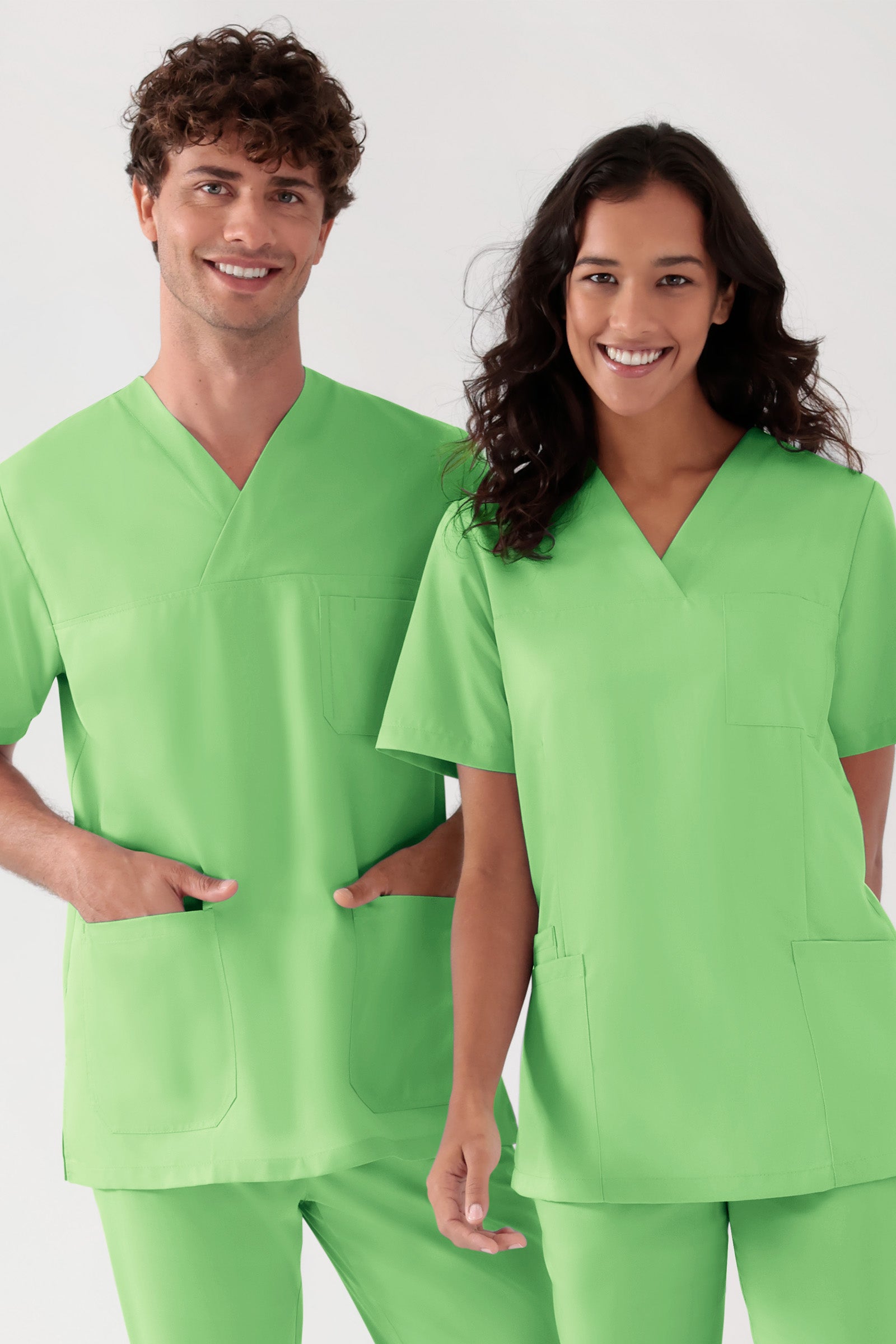 TENCEL™ Schlupfkasack Herren - V-Ausschnitt apfelgrün, Vorderansicht