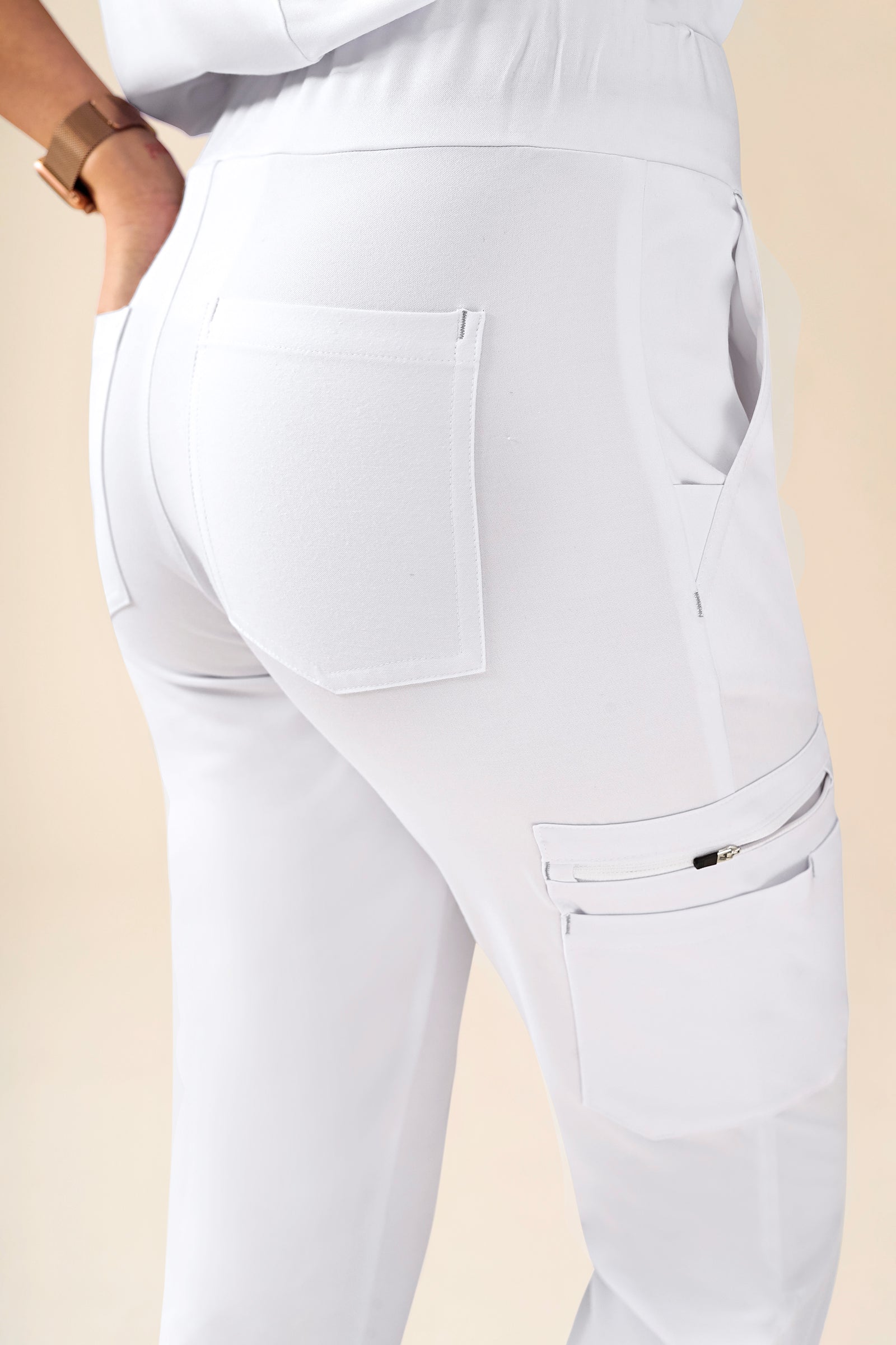 KAERE Hose Damen - Saumbündchen Kurzgr. mit Beintaschen weiß